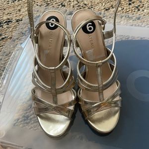 Stunning gold heels!